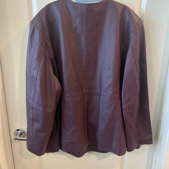 Maggie Barnes Women’s Leather Jacketet - Picture 6 of 10
